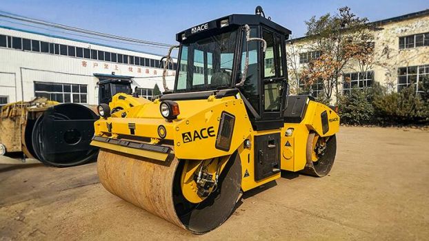 Двухбарабанный вибрационный каток ACE